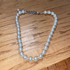 Claire’s Chunky Pearl Necklace